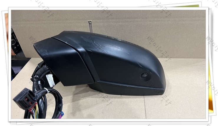 아우디 Q5(2세대) 중고사이드미러 하단부