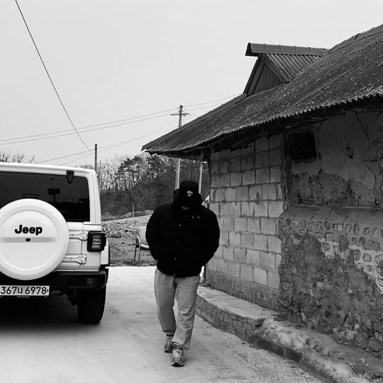 데일리룩(오뭘입)스투시 버킷햇 벙거지, 바스틱 숏패딩, 무신사스탠다드 후드티, 제멋 조거팬츠, 뉴발란스 993, 남자데일리룩, 남자데일리코디, 남자데일리패션 , ootd