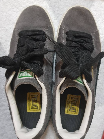 스웨이드가죽 운동화 이미지