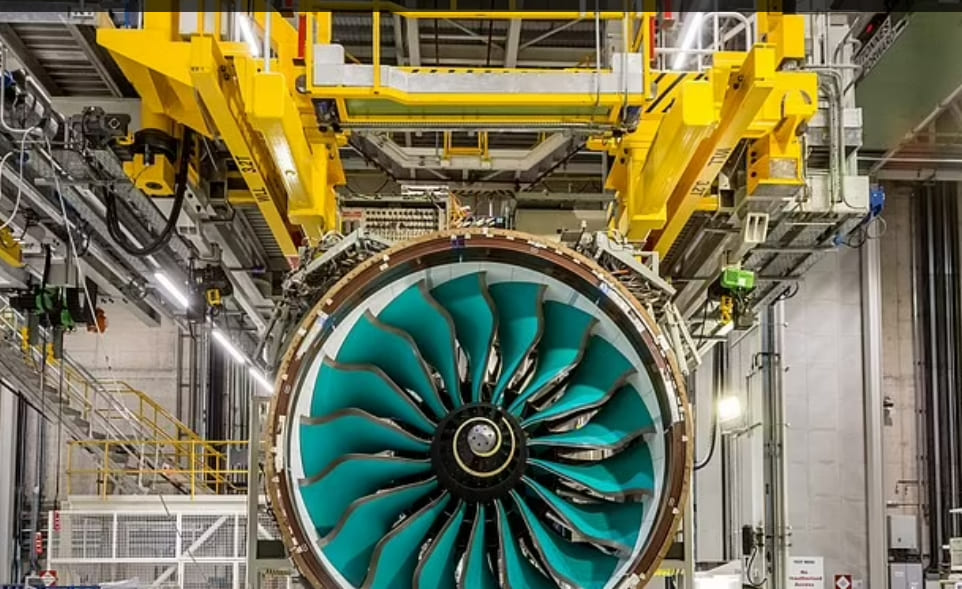 롤스로이스, 세계 최대 차세대 엔진 제작 완료 ㅣ세계 최대 항공기 엔진 제작사 VIDEO: Rolls-Royce UltraFan Engine Complete and Ready to Test