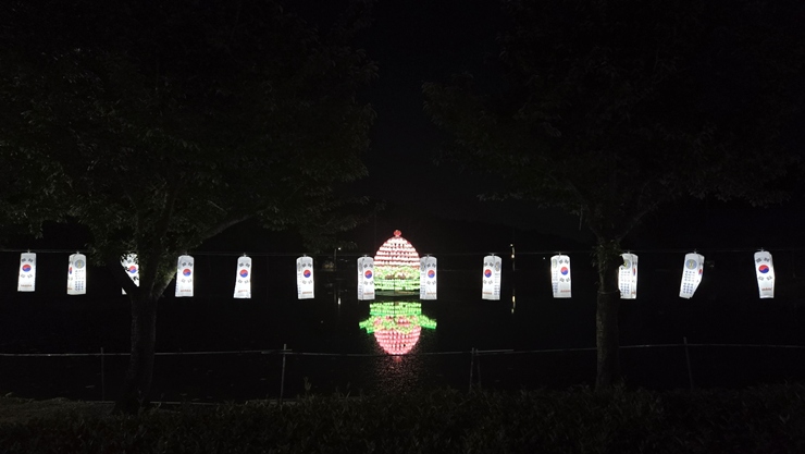 동대사 연등축제 모습(연못)