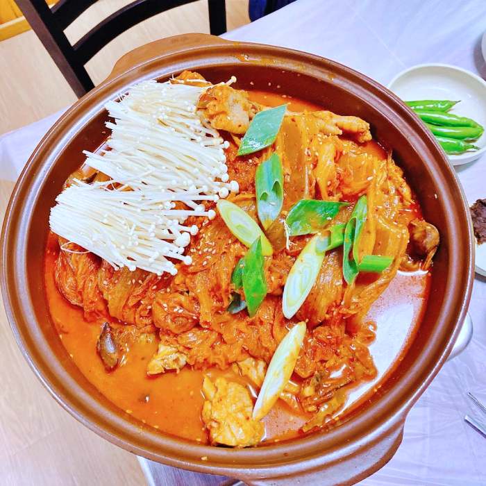 생생정보마당 동굴 숙성 묵은지 닭볶음탕 김제 맛집 위치 가격