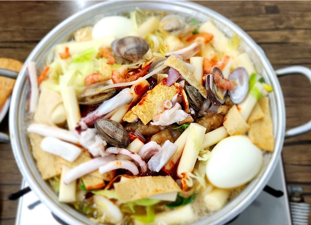 성남 진미떡볶이 실제 조리 모습의 사진입니다.