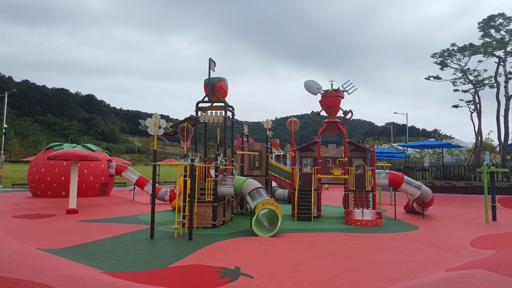 가을 사계절 놀이터 모습