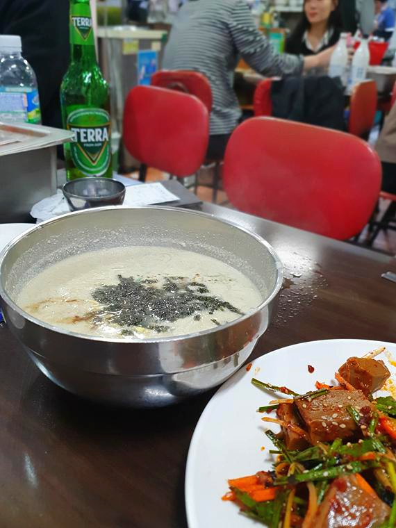 들깨수제비와-도토리묵