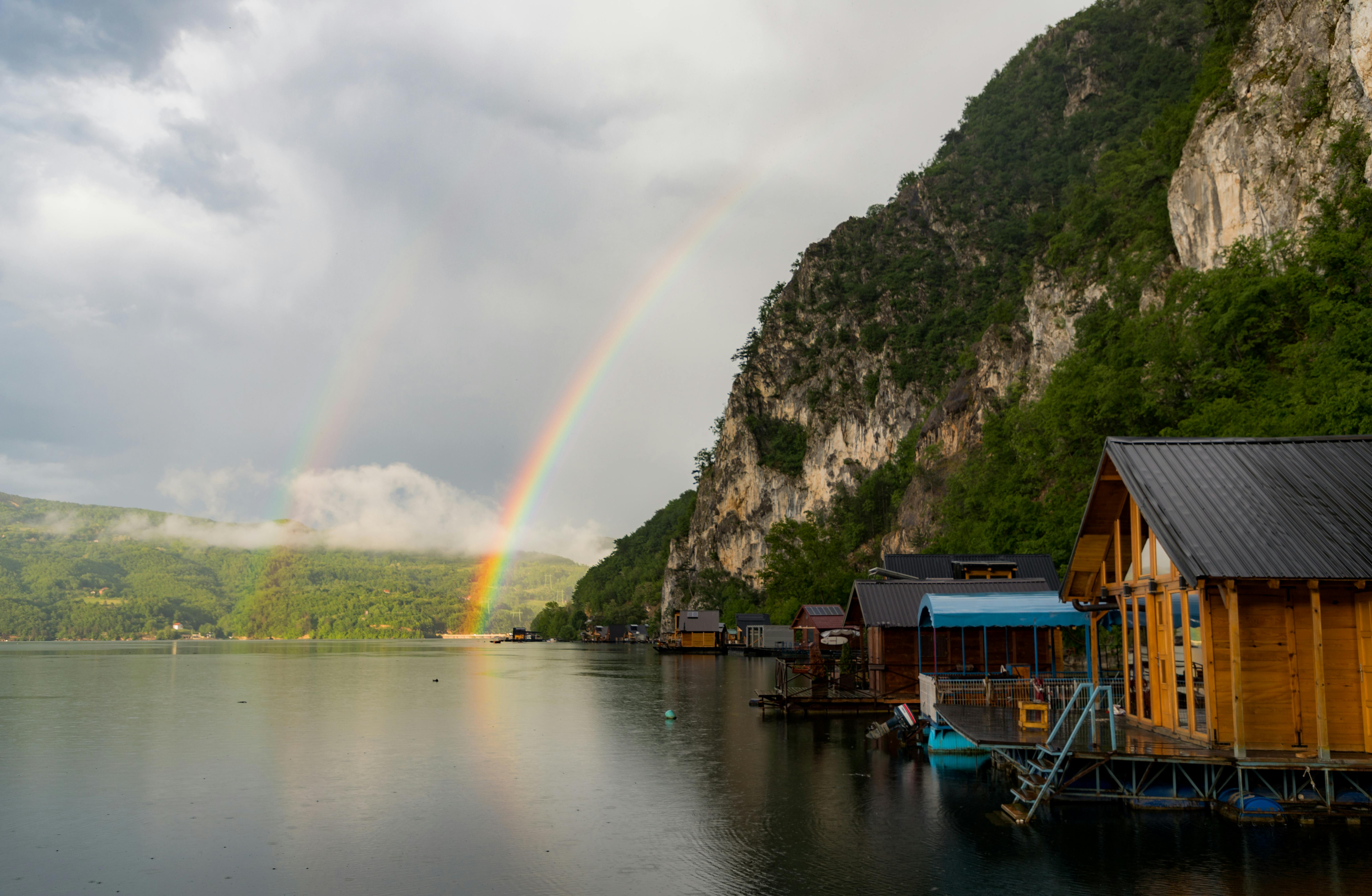 띠별로 보는 8월 3일 운세: 사랑과 재물이 함께하는 날