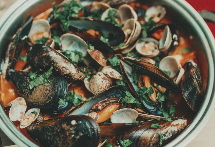 와인과 어울리는 홍합 스튜 요리