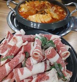 돼지두루치기-우삼겹추가