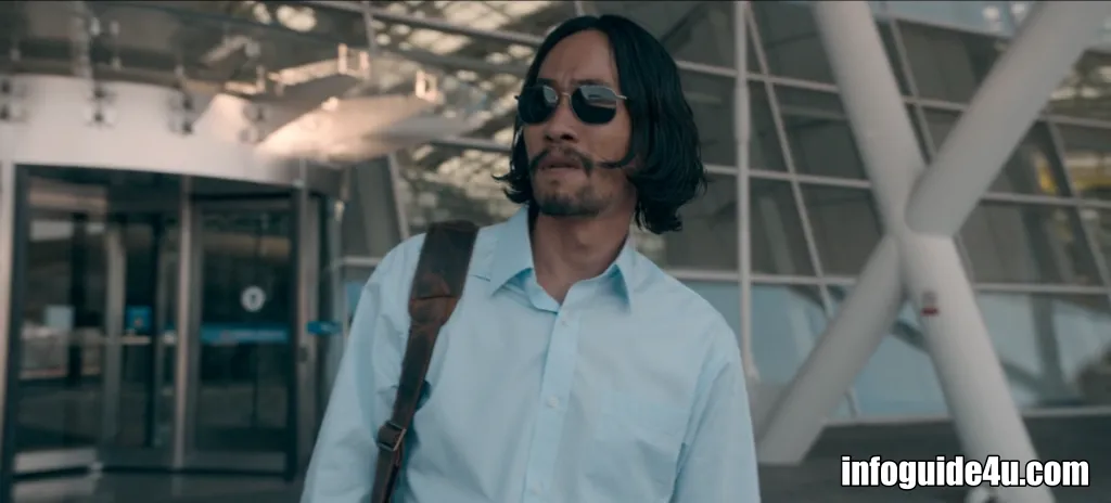 선글라스를 낀 단발 머리의 남성 등장. 그의 이름은 프랭크.