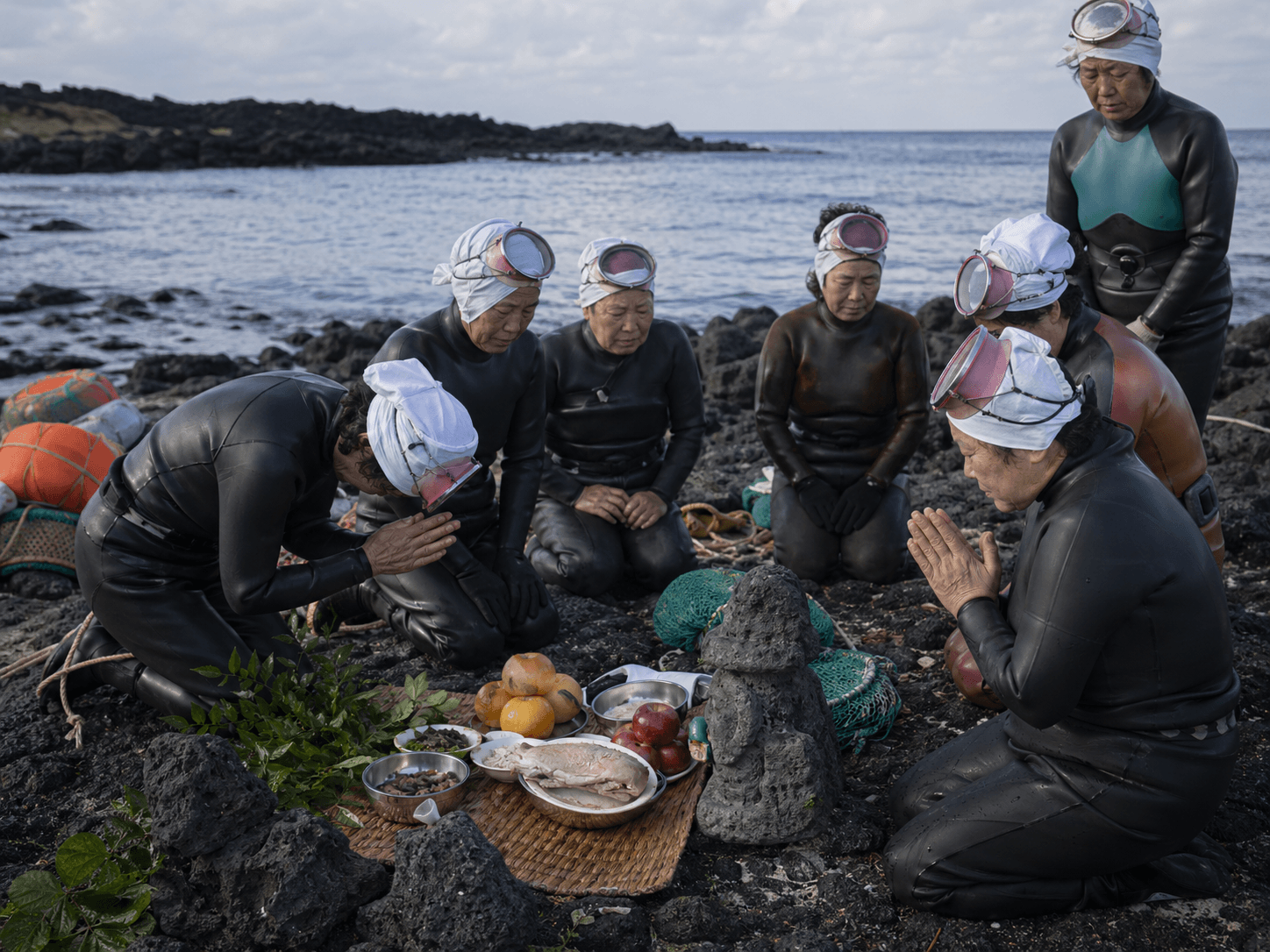 제주 전통 해녀는 왜 잠수굿으로 바다의 안전을 빌었을까