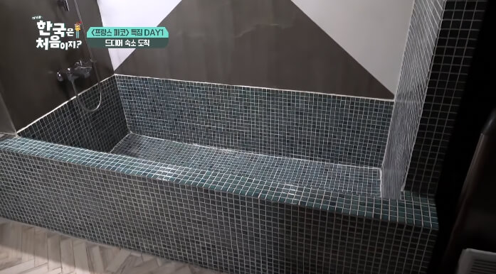 목욕탕욕조