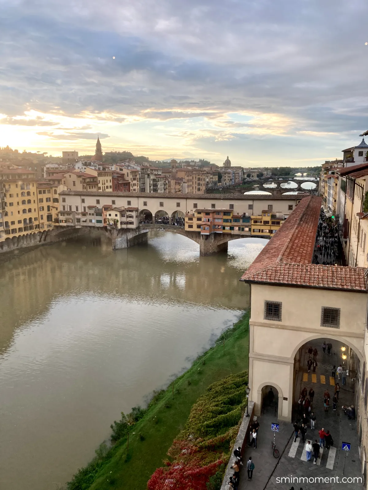 이탈리아-피렌체-우피치미술관-포토존-회랑-베키오다리뷰