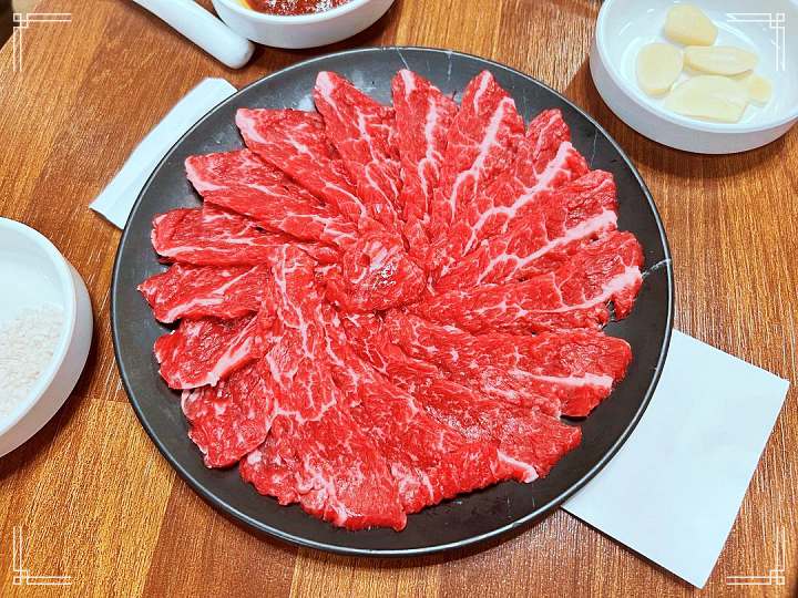 나혼자산다 나혼산 전현무 한우 숯불구이 전현무 식육식당 고기집 소고기 전문점 맛있는 정육점 식당 가게 평창 맛집 가격 위치 어디