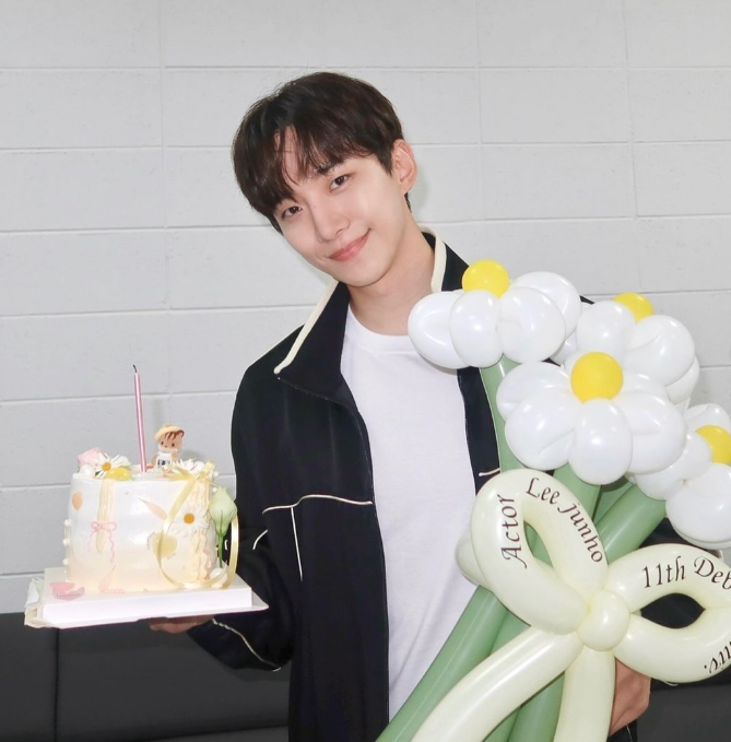 이준호 프로필 배우 드라마 가수 여자친구 작품활동 화보 캐셔로 사진