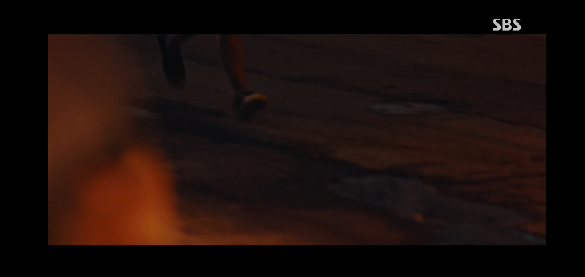 복수대행 서비스 모범택시 시즌2 5회 줄거리 여자아이가 뛰어가는장면