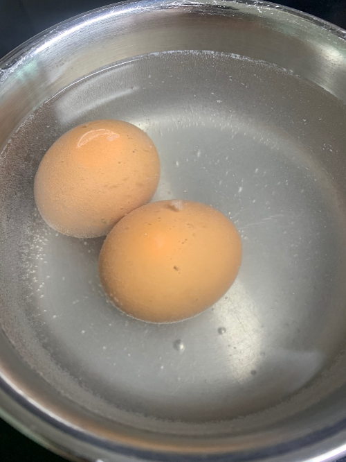 달걀 삶는 사진