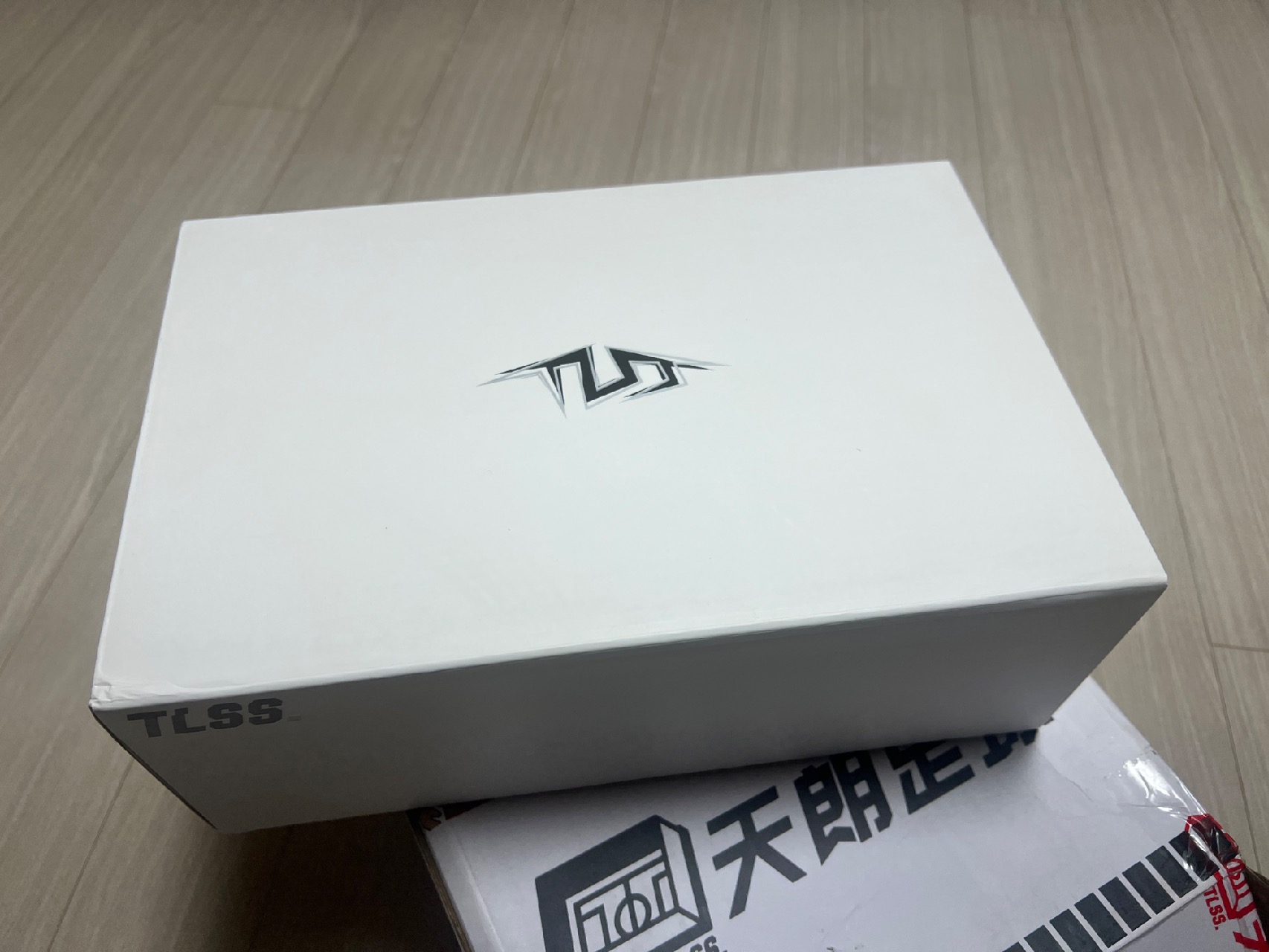 tlss 축구화 티테크 스트라이커 mg 화이트블루 축구화 소개