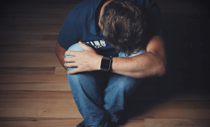 하품이 자주 나오는 이유로 협심증을 알고 있는 남자