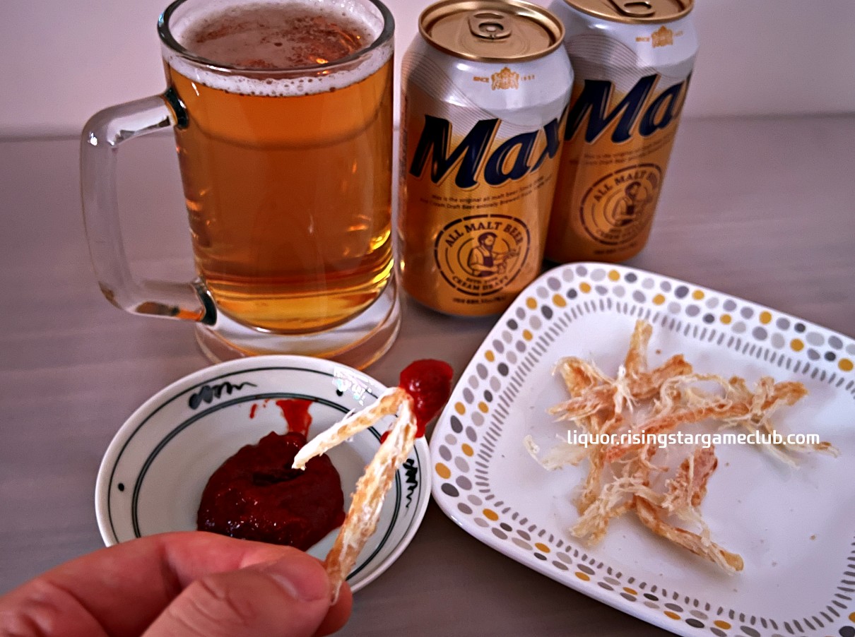 맥스(Max) 맥주와 함께 버터구이 오징어에 고추장을 찍어 먹는 사진