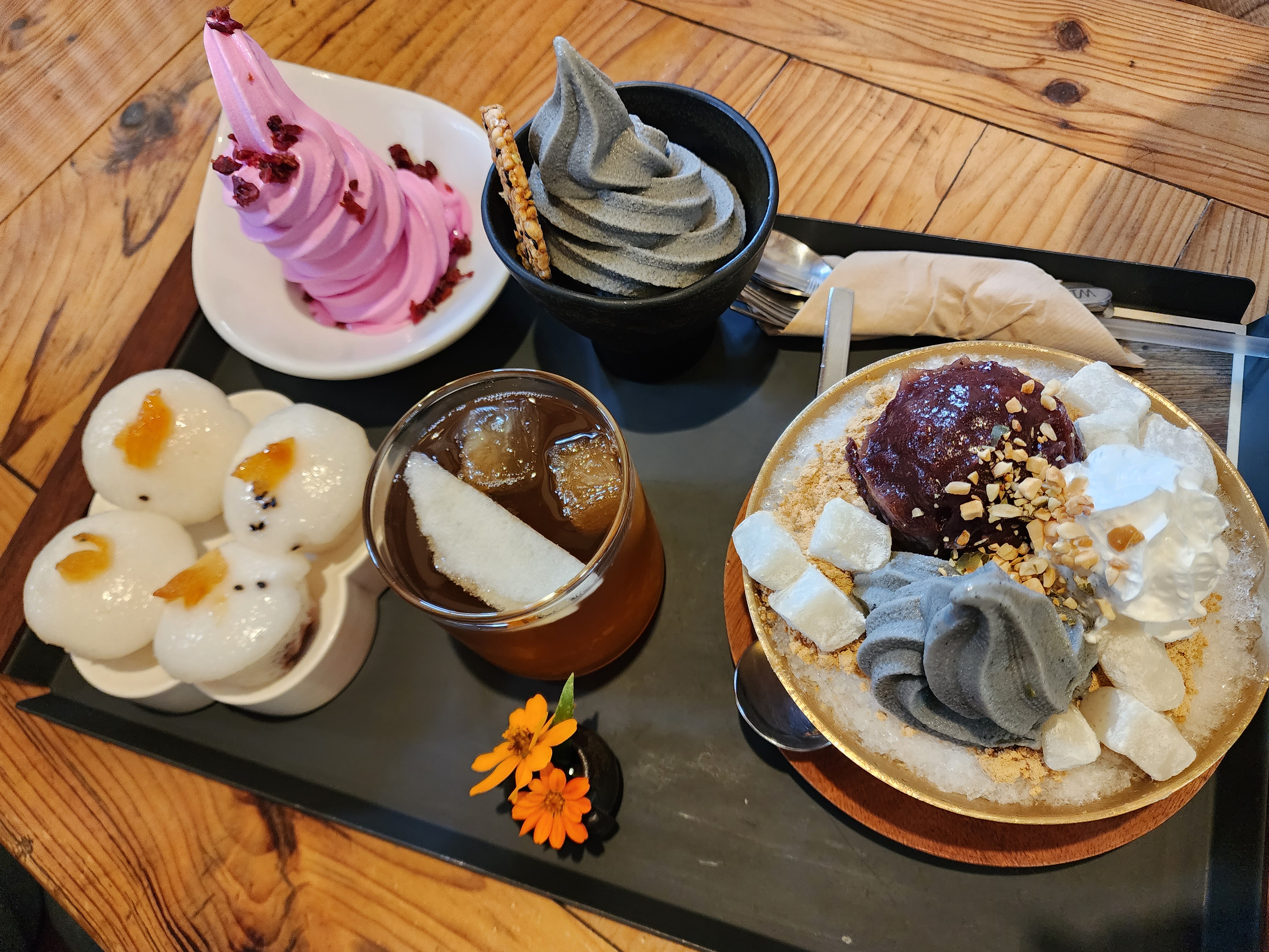 연분홍 요거트 아이스크림, 고소해 흑임자 아이스크림, 배도라지, 옛날 빙수, 기정떡