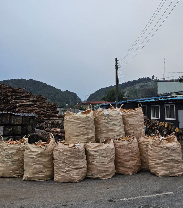 장작불곰탕집 앞 제재소