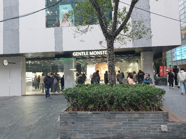 신천지 스타일 쇼핑몰에 입점되어 있는 젠틀 몬스터