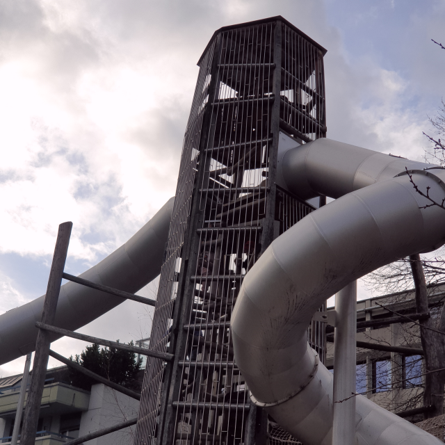 스위스 취리히 놀이터 높디높은 미끄럼틀