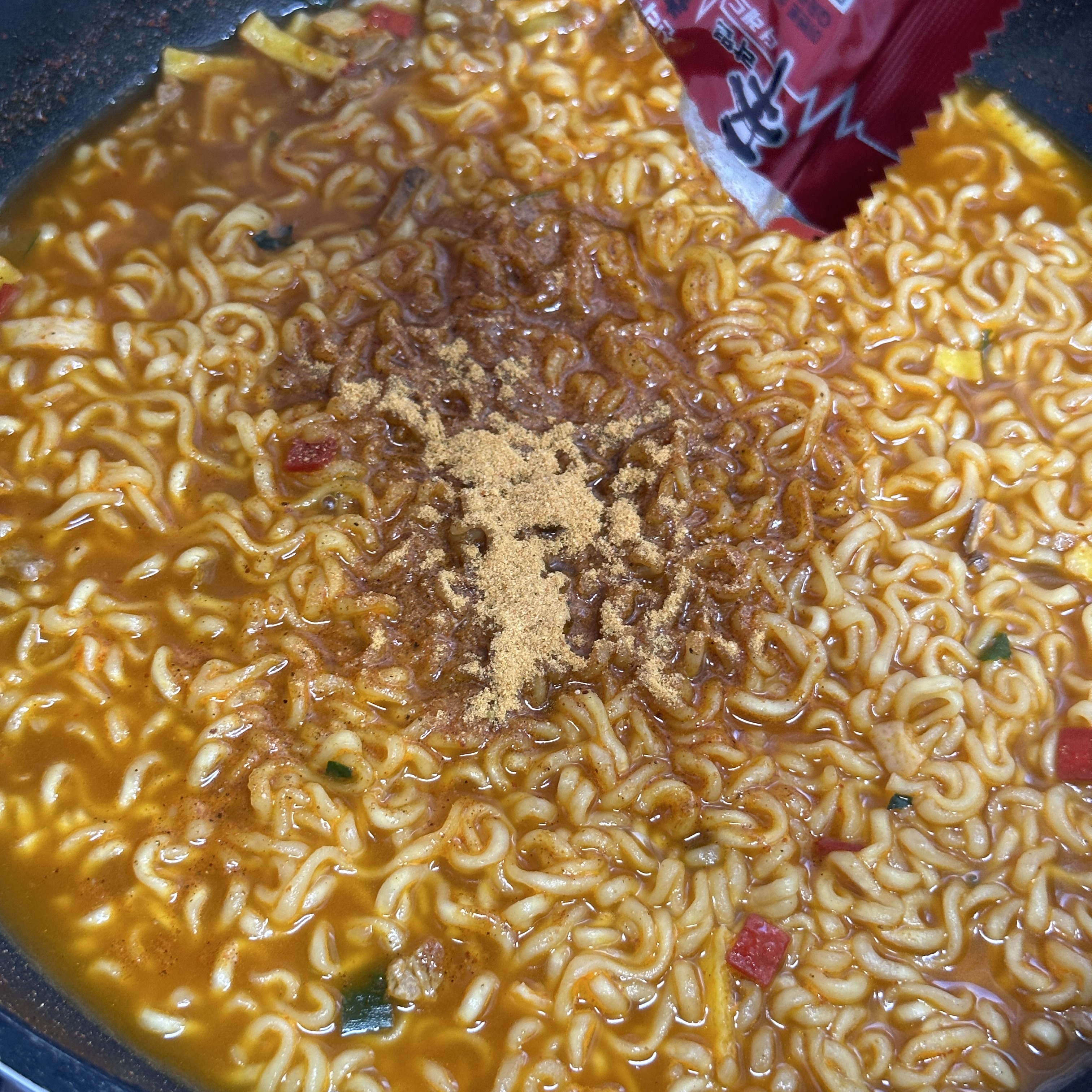 농심_신라면_더레드