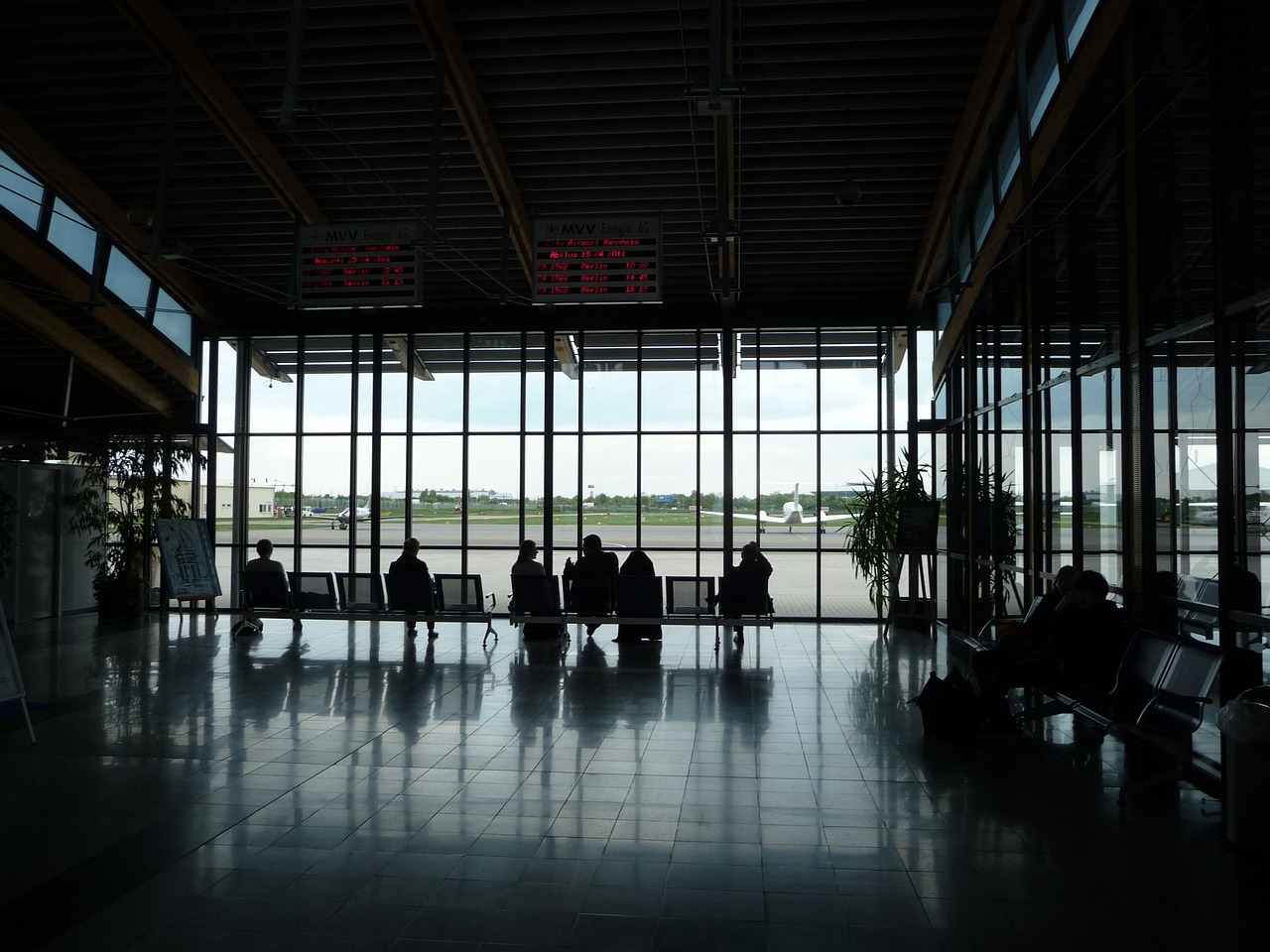 공항 라운지 이용객 급증, 대기 피하기 법