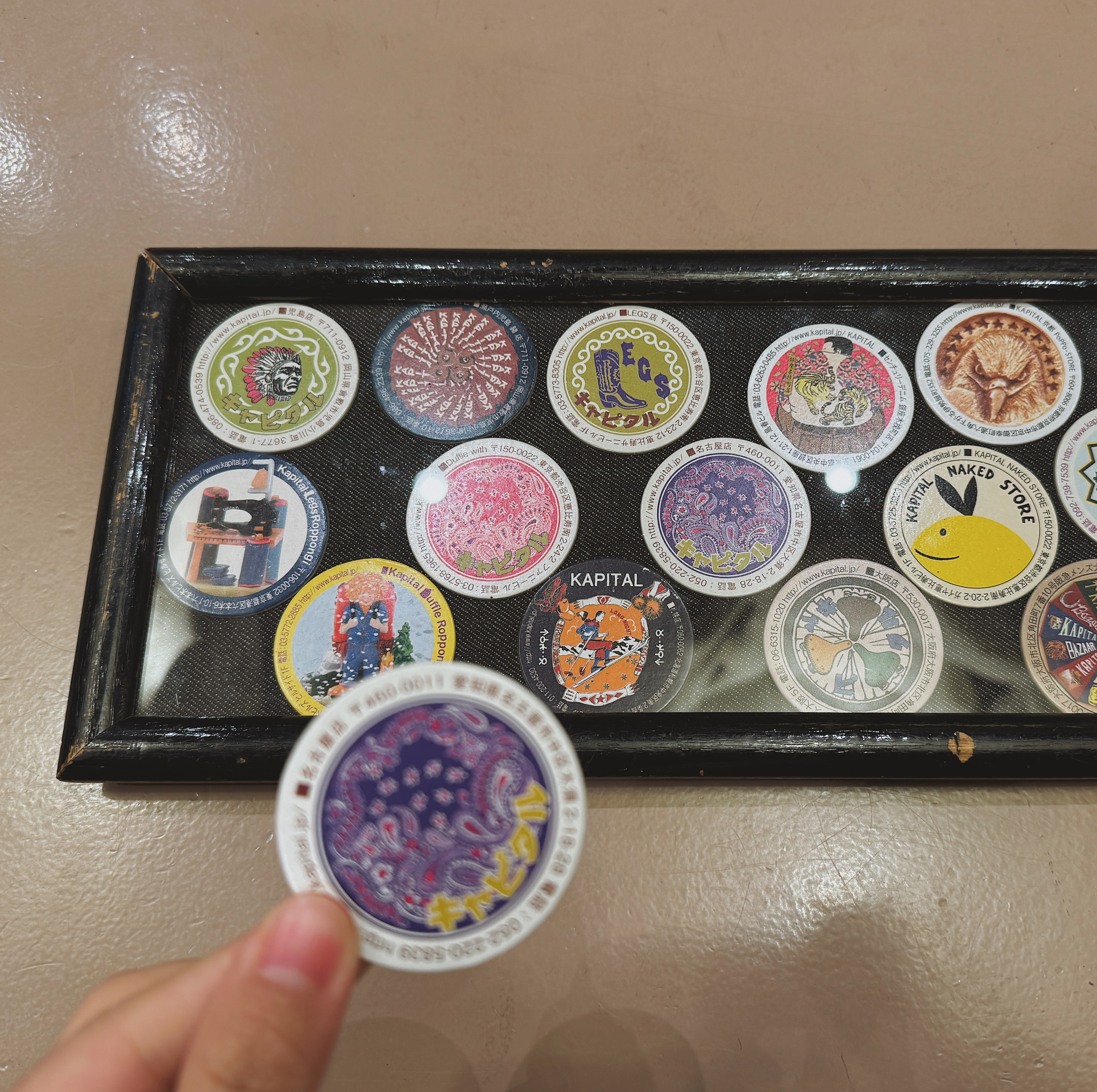 캐피탈 매장 딱지