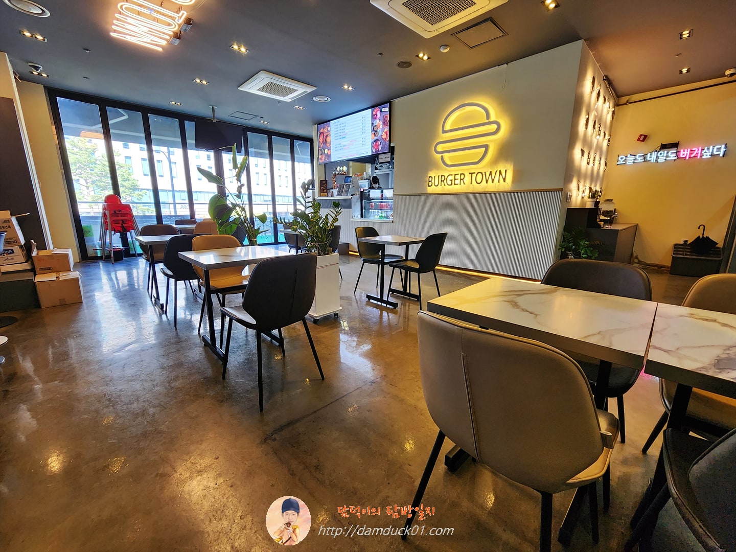 버거타운 평촌직영점 실내