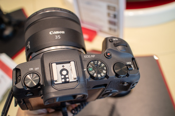 캐논 EOS RP 상단