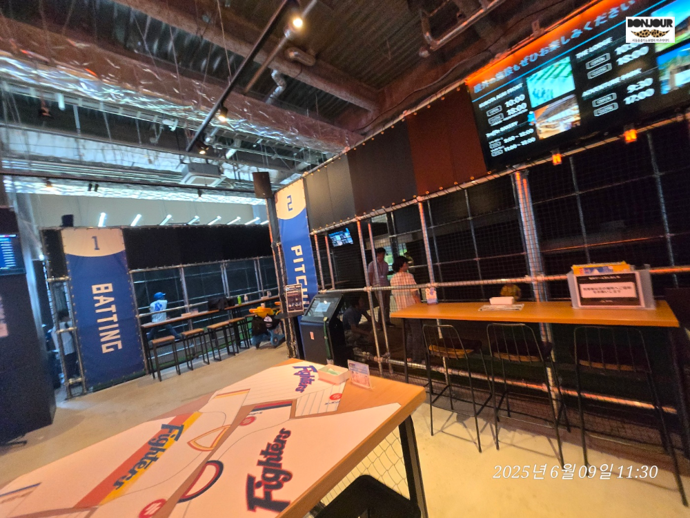 에스콘필드 어린이 야구 체험 공간 피칭머신과 배팅머신