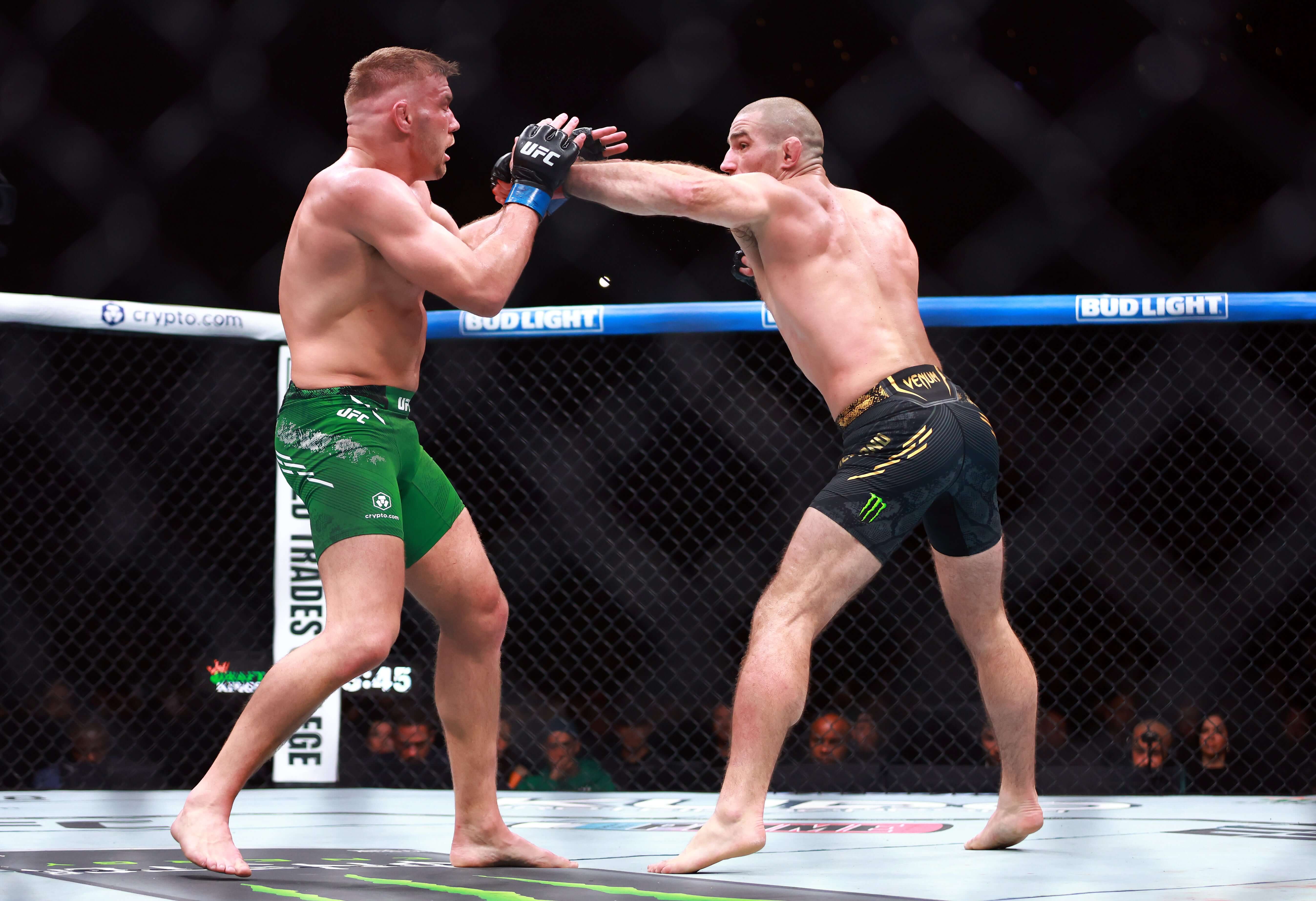 UFC 미들급 뒤 플레시 스트릭랜드 재대결