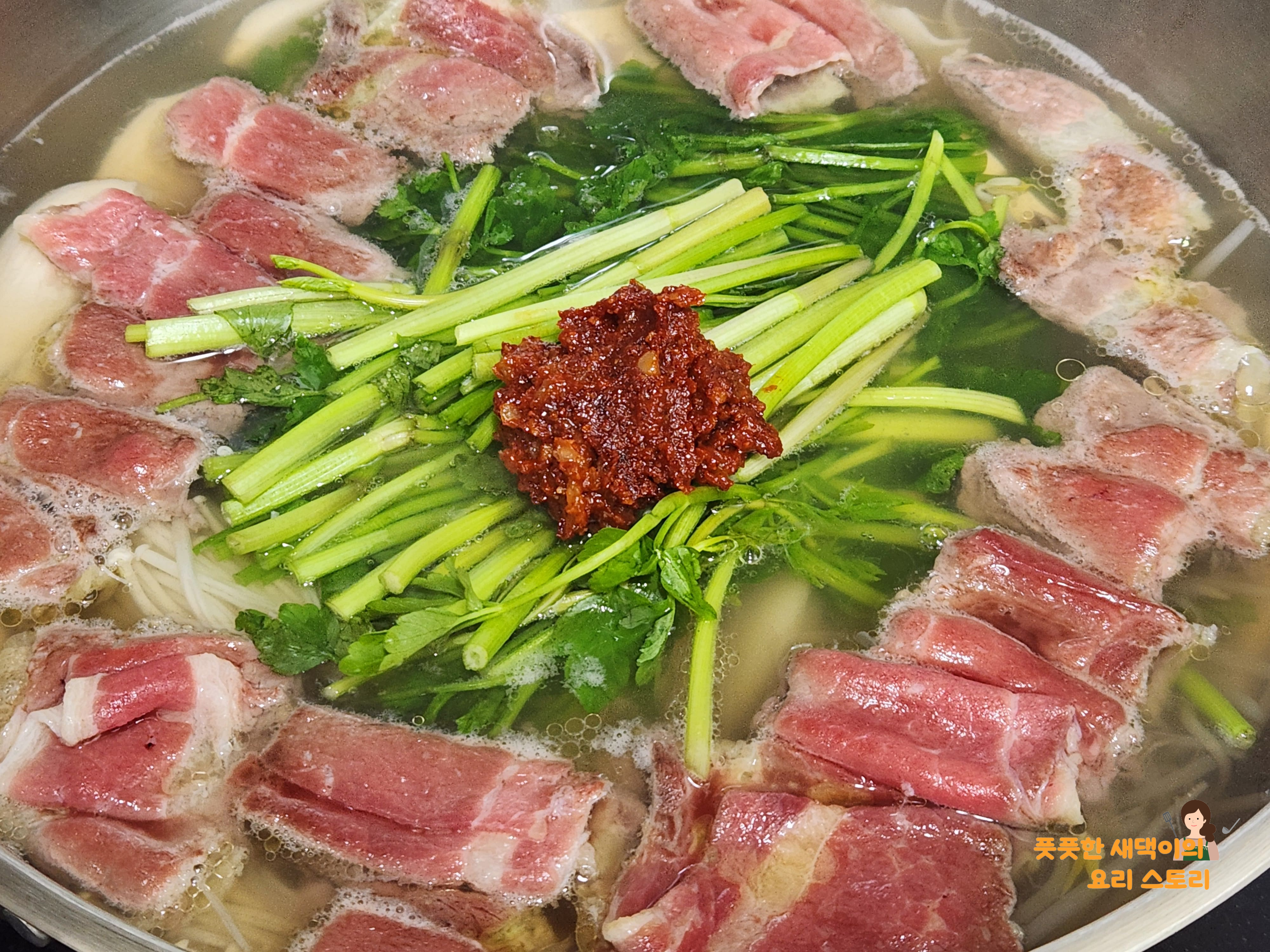 만들어둔 양념장 넣기