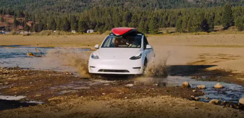 테슬라 모델Y 험로 주행 모습