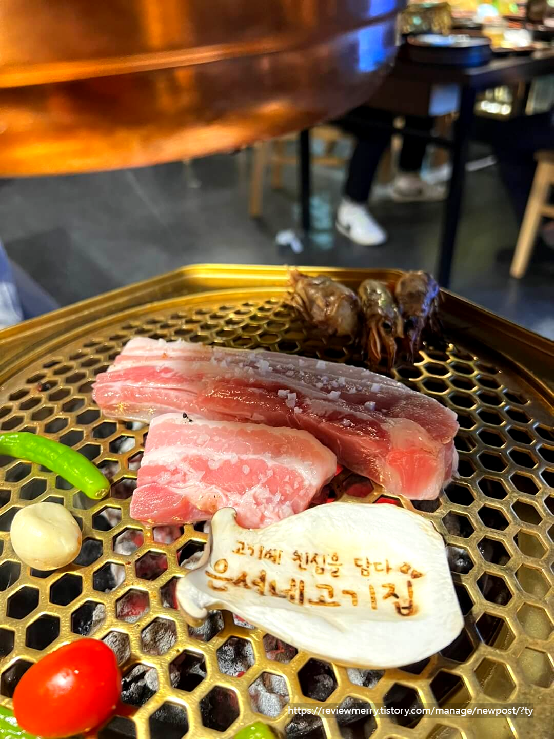 화로대 위 삼겹살 사진