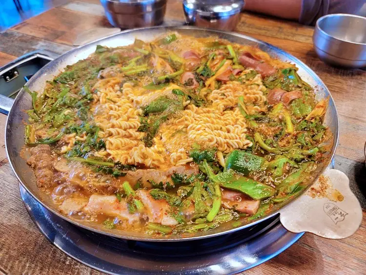 맛있는녀석들 제386회 미나리 들어가 시원한 소세지 베이컨 햄 폭탄 부대찌개 맛있는 식당 파주 맛집 추천 소개