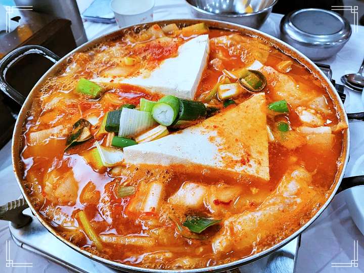 이만기 동네한바퀴 곰치국 묵은지 곰치김치국 해장국 강원 양양 맛집 소개