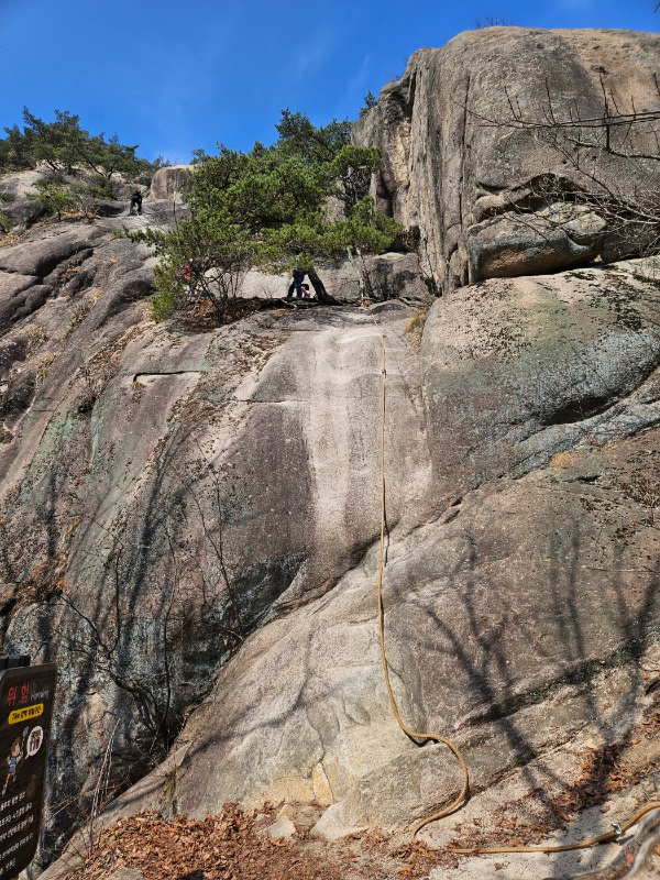 75m 직벽 페이스성 암릉구간