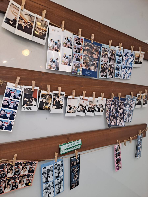 마약떡볶이 벽면 스티커사진