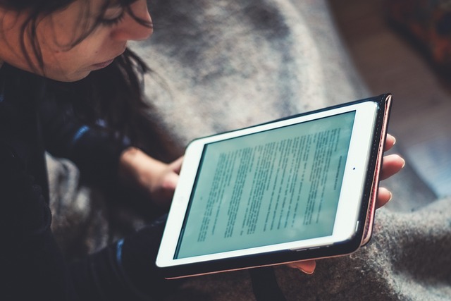 eBook 읽는 모습