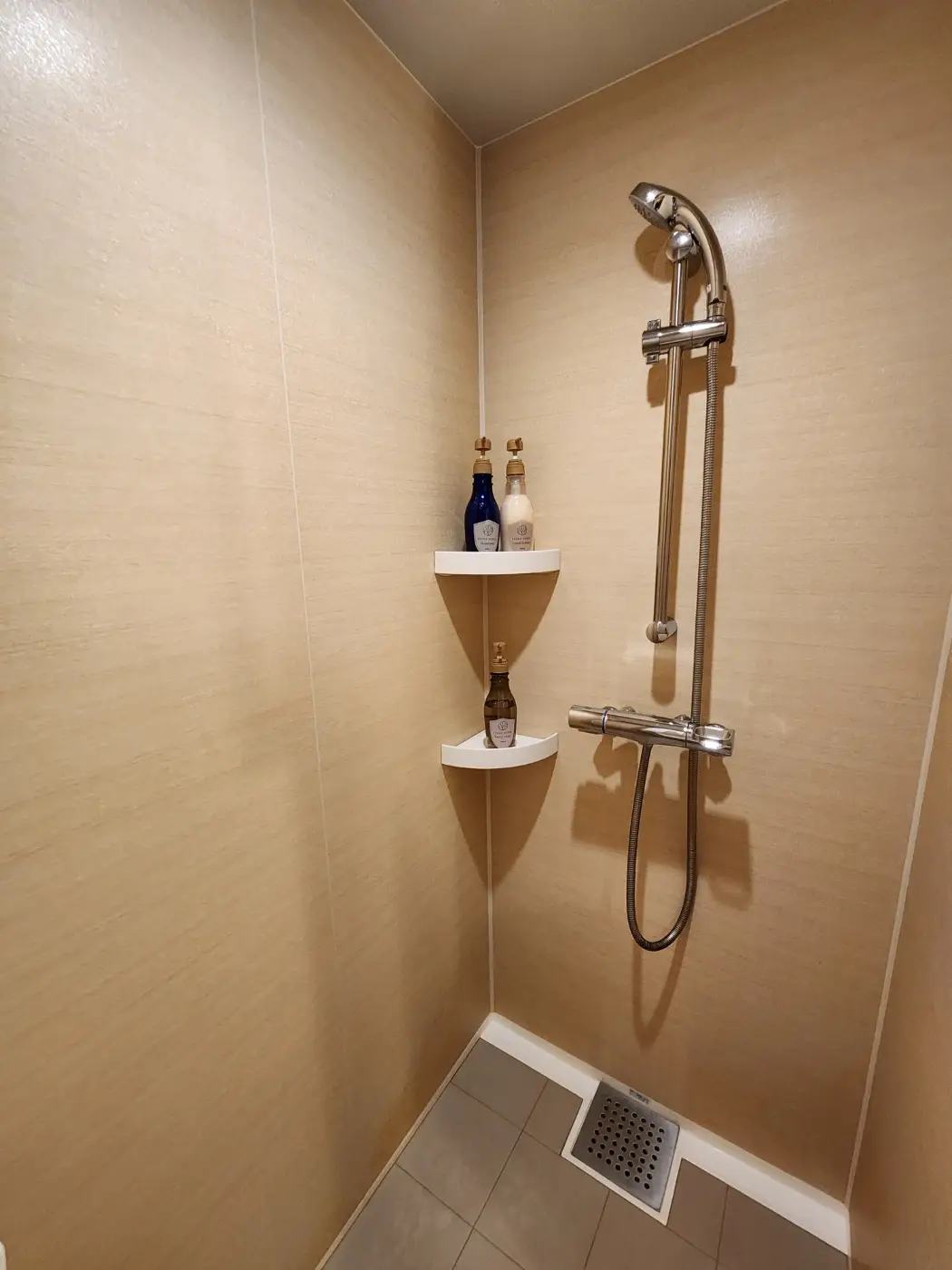 샤워기와-샤워용품