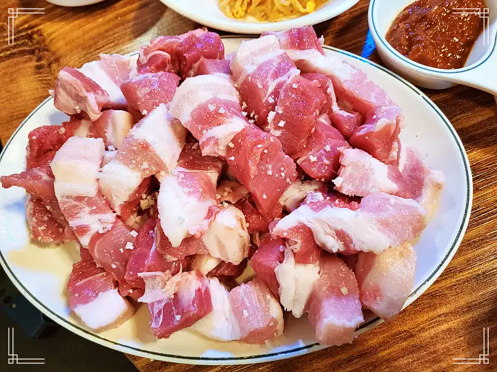 진심 가득 건강 담은 맛 수원 영통 맛집 추천 생방송투데이 삼겹살 정식 오늘방송 맛있고 싸다고