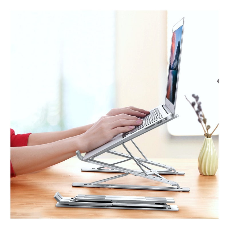 맥북이 거치된 사진