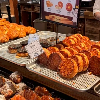 성심당 빵 추천 망고시루가 아닌 망고롤 맛은 어떨까_11