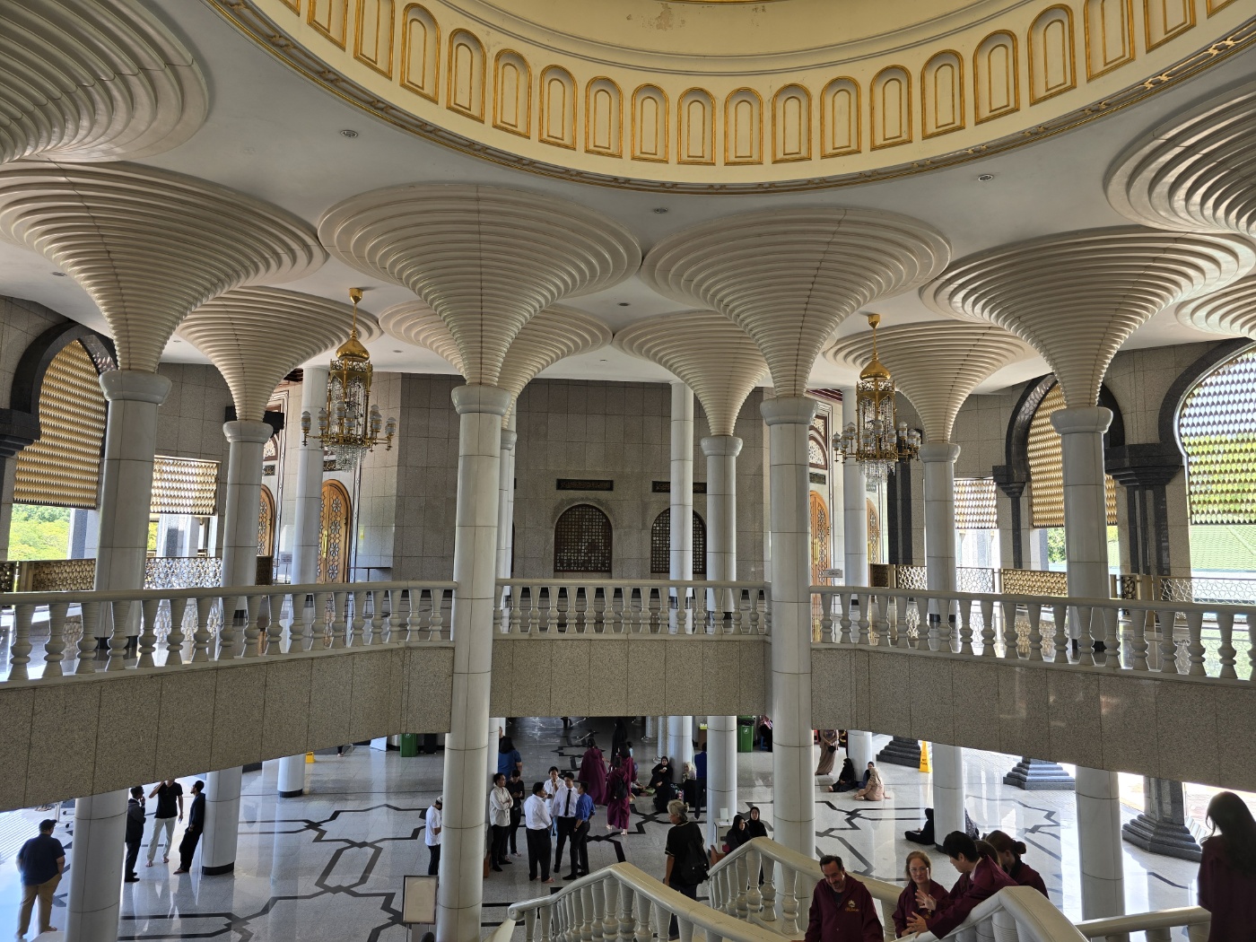 자미 하사날 볼키아 모스크 실내 이미지