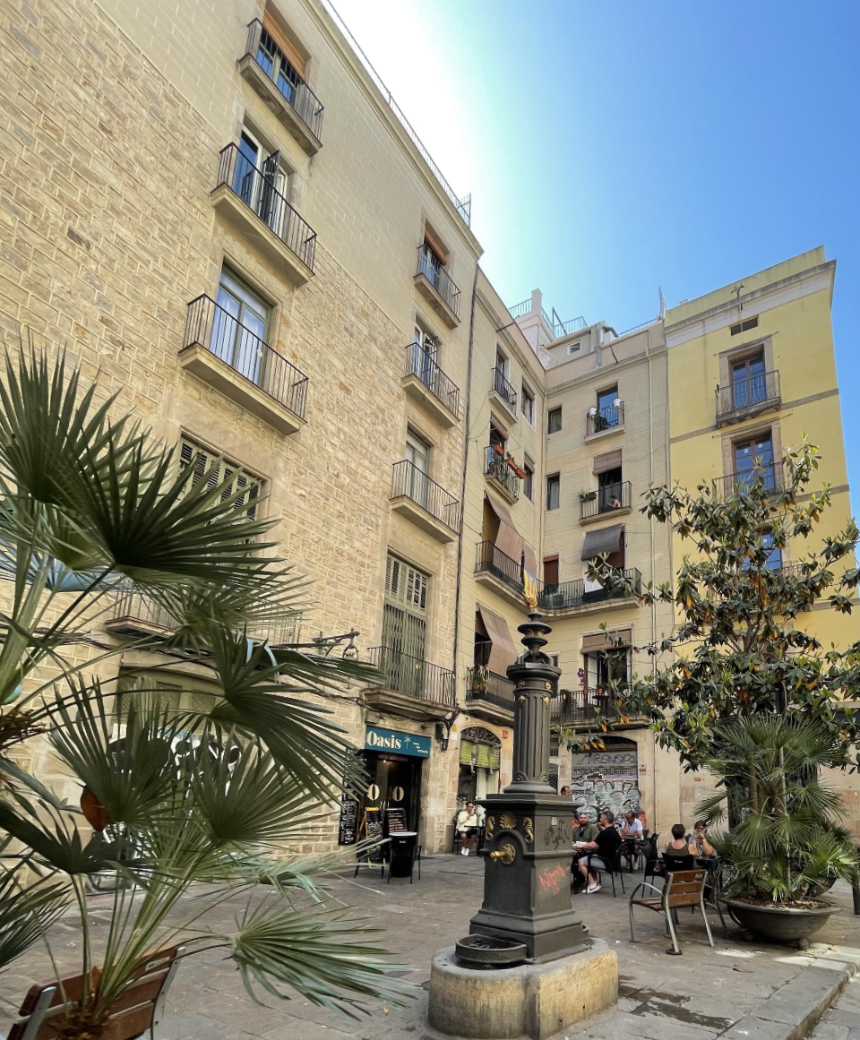 산 하우메 광장 가는길의 카페