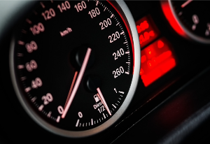 충전 속도가 들쭉날쭉한 이유: SOC·온도·BMS·충전곡선이 만들어내는 ‘정상적인 느려짐’