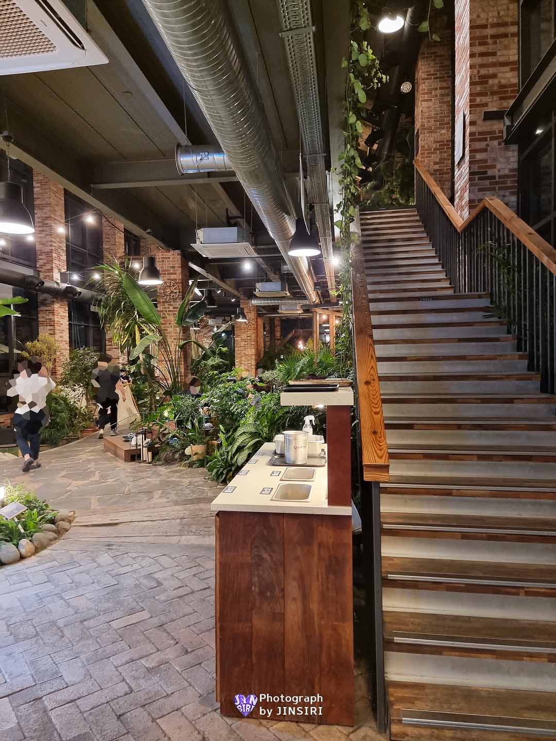 ๊นํฌ ์์ด ๋ฒ ์ด์ปค๋ฆฌ ์๋ฌผ์ ๋ํ ์นดํ ์์ธ๊ทผ๊ต ๋๋ผ์ด๋ธ ๊ธ๋ฆฐ๊ณต์